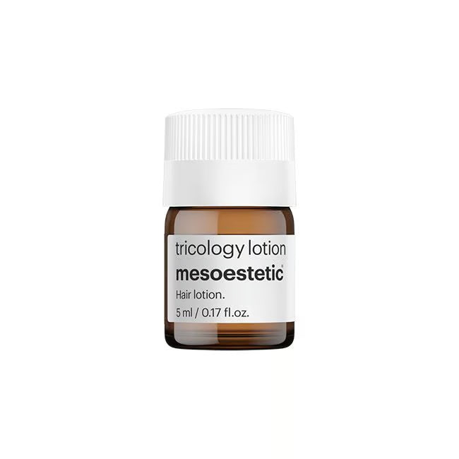 Aplicación de la loción capilar anticaída de Mesoestetic