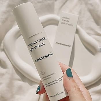 Aplicación facial de Melan Tran3x Gel Cream