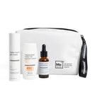 Vista frontal del Pack Mesoestetic Control de Manchas con neceser de regalo  
