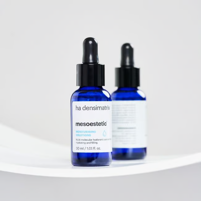 Aplicación facial del sérum HA Densimatrix